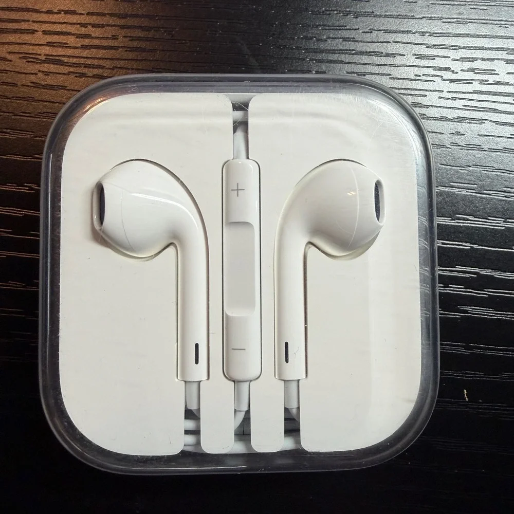 Apple iPod Nano 2nd Gen 2GB Silver A1199 Bundle with Case, Cable, Earbuds EUC